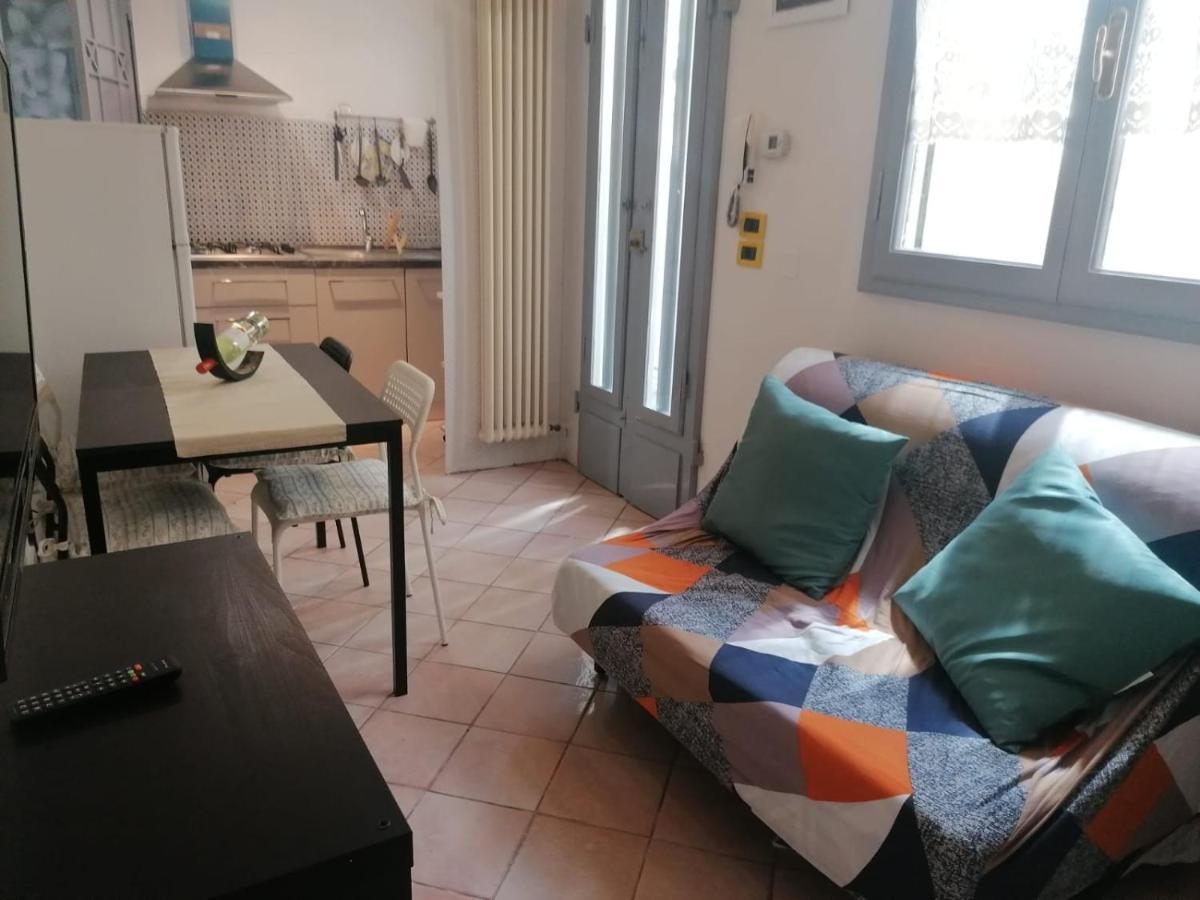 La Casina Giramondo Di Ele Виареджо Екстериор снимка